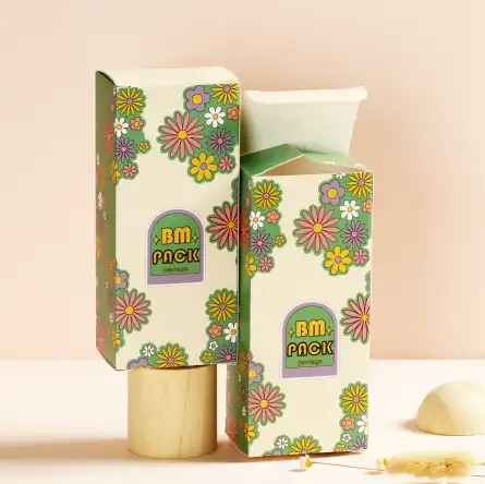 兩個印有"BM Pack"字樣的花花主題的雙插盒。